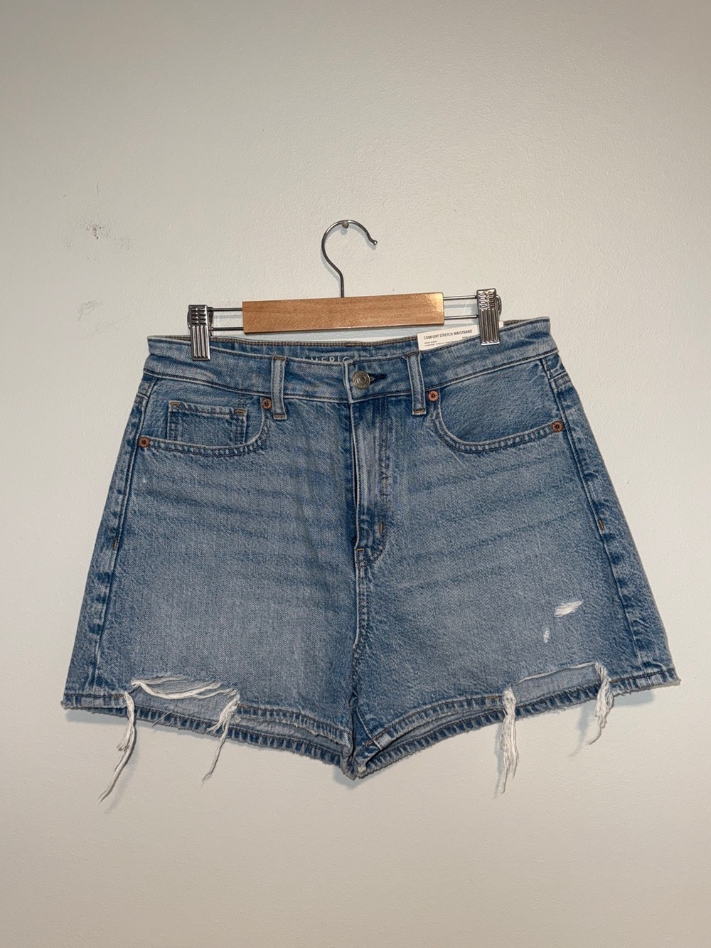 American Eagle | Mom Short | 4 | Light Wash | Comfort Waistband | NWT